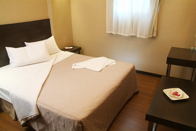 スタンダードダブル部屋 1